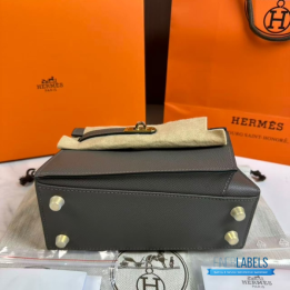 QC Hermès Kelly 20 cm Désordre handbag in a grey shade