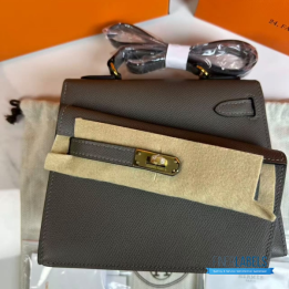QC Hermès Kelly 20 cm Désordre handbag in a grey shade