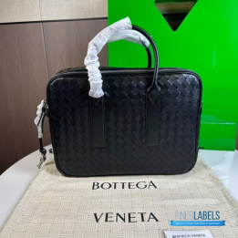 QC BV Getaway Briefcase in black