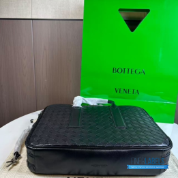 QC BV Getaway Briefcase in black