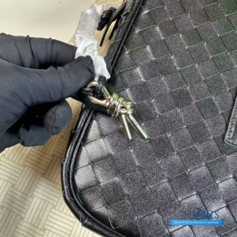 QC BV Getaway Briefcase in black