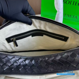 QC BV Getaway Briefcase in black