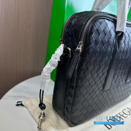 QC BV Getaway Briefcase in black