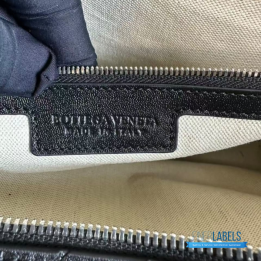 QC BV Getaway Briefcase in black