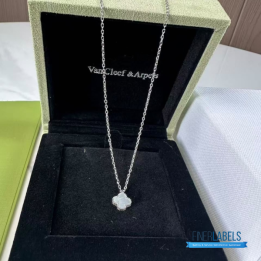 QC VCA Vintage Alhambra pendant in 18K white gold with a white mother-of-pearl motif