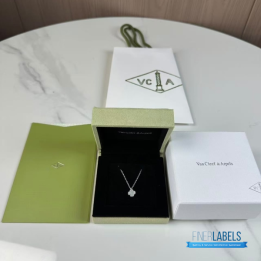 QC VCA Vintage Alhambra pendant in 18K white gold with a white mother-of-pearl motif